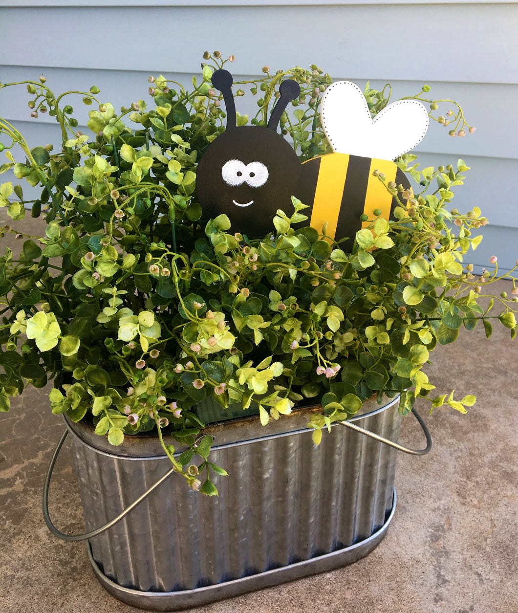 Bumblebee Yard and Garden Stake- Outdoor Yard Decoration